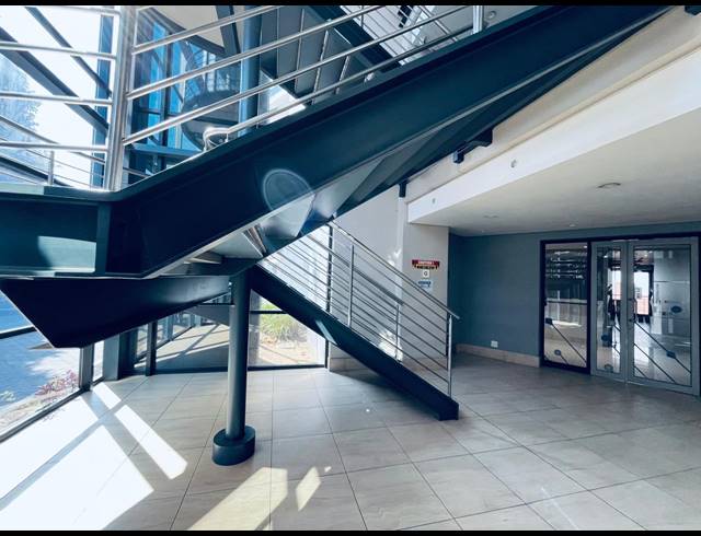 1,663M² OFFICE FOR SALE IN HALFWAY HOUSE